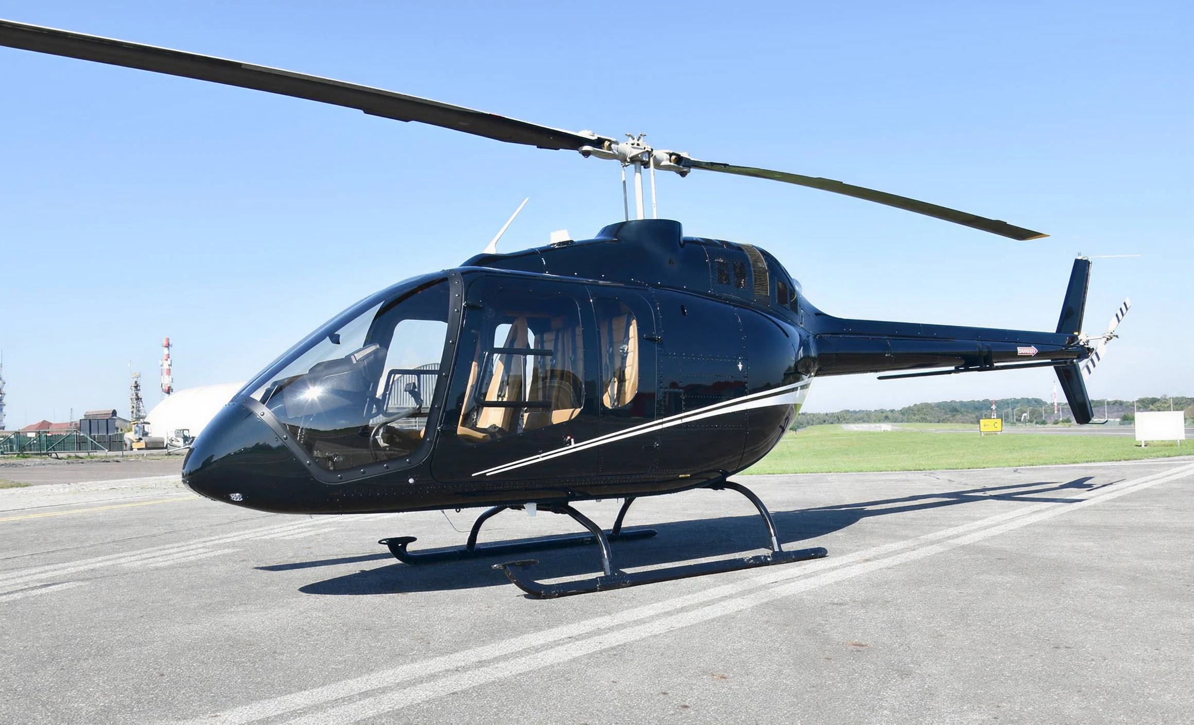 Bell 505 interior