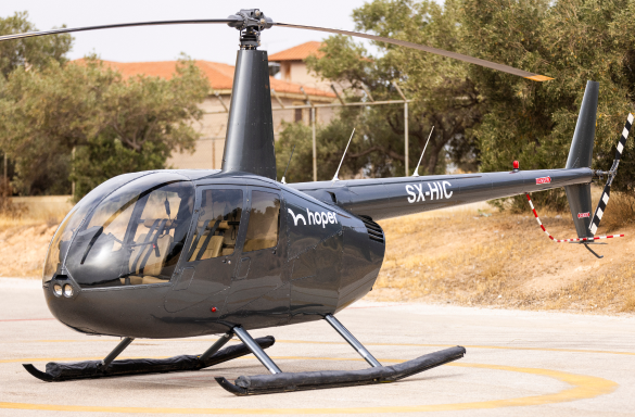 R44 Clipper II in flight